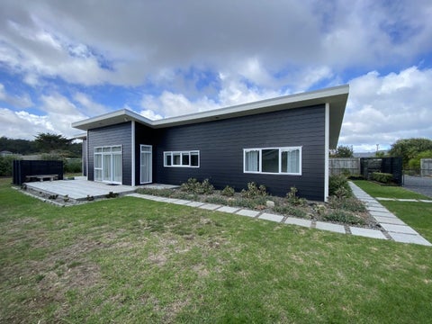 48/48A Kent Avenue, Waitārere Beach, Levin