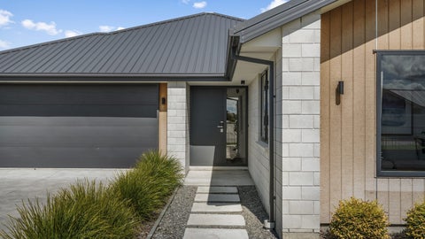 96 Southfield Drive, Lincoln, Lincoln