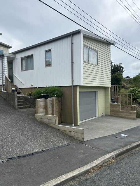 4 Miles Crescent, Newlands, Wellington
