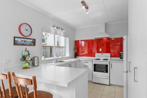 52 Pine Avenue, Ebdentown, Upper Hutt