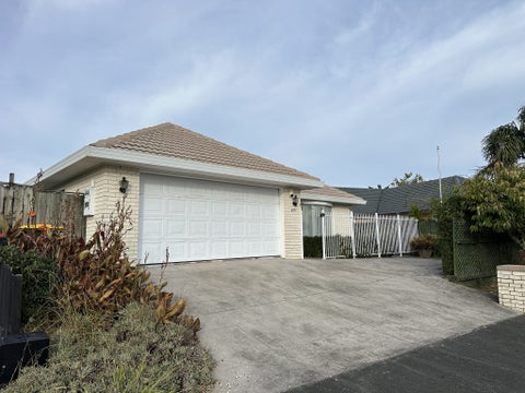 2/11 Bowscale Place, Northpark, Auckland