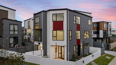 2/2 Flaunty Place, West Harbour, Auckland