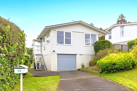 11 Barker Rise, Northcross, Auckland