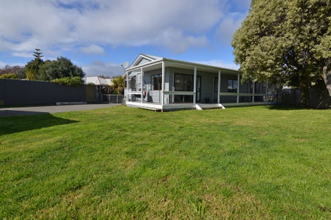 10 Ross Grove, Paraparaumu