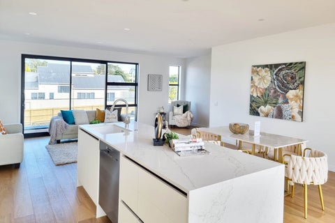 952B East Coast Road, Northcross, Auckland