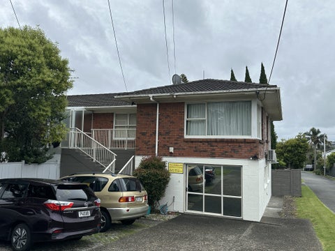 2/111 Shakespeare Road, Milford, Auckland