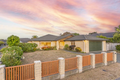 17 Quadrant Heights, Paraparaumu