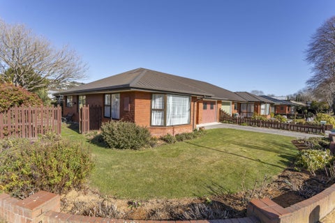1/1 Thorrington Road, Cashmere, Christchurch