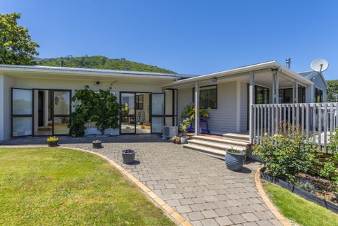 10 Winara Avenue, Waikanae