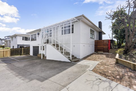 692 East Coast Road, Pinehill, Auckland