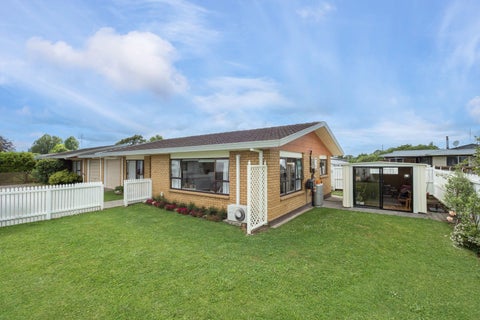 8 Conrad Place, Leamington, Cambridge