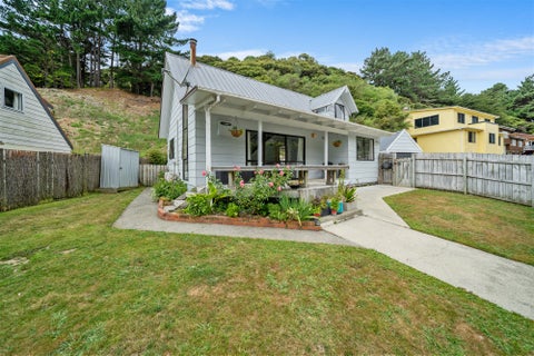 11 Postgate Drive, Whitby, Porirua