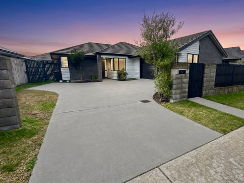 215 Te Okuroa Drive, Papamoa