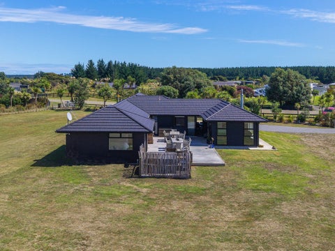 8 Kanuka Drive, Waitārere, Levin