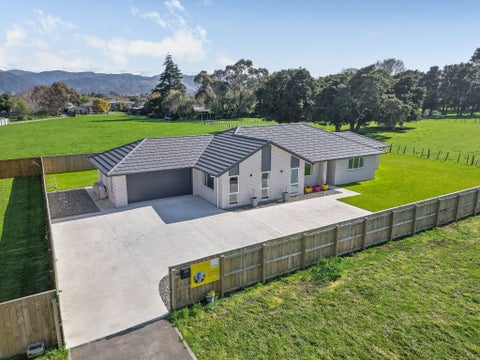 21A Madison Street, Carterton