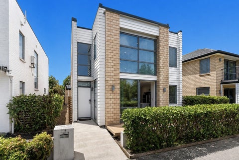 19 Phar Lap Crescent, Takanini, Auckland