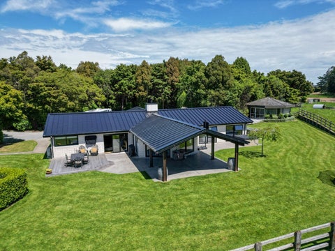 102 Black Road, Otatara