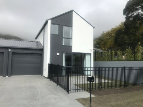 2 Wheatsheaf Lane, Heathcote Valley, Christchurch