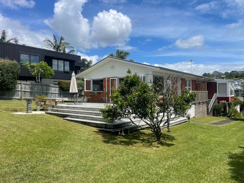 4/4 Penzance Road, Mairangi Bay, Auckland