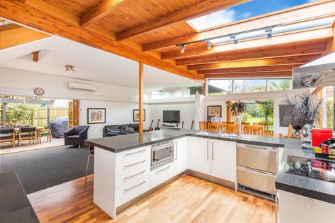 16 Sorrel Crescent, Bucklands Beach, Auckland