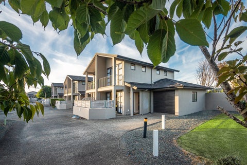 21/8 Landscape Road, Papatoetoe, Auckland