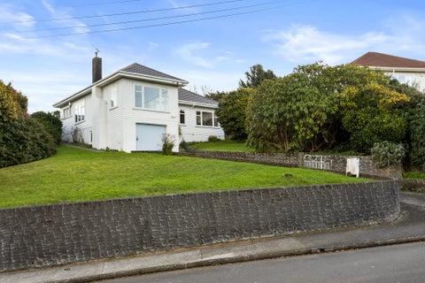 17 Hampton Hill Road, Tawa, Wellington
