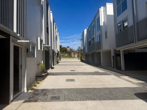 9/9 Aeroview Drive, Beach Haven, Auckland