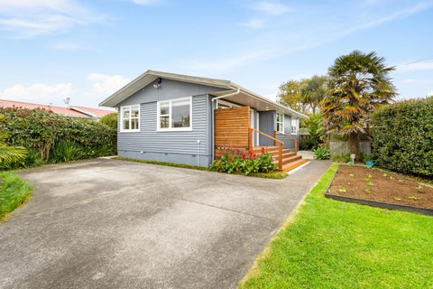 23 Clinton Avenue, Te Atatu Peninsula, Auckland