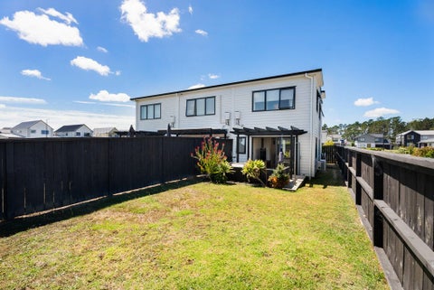 8C Lumbarda Drive, Kumeu