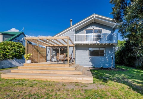 76 Field Way, Waikanae Beach, Waikanae