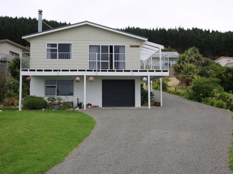 13 Sandy Bay Drive, Mataikona, Tīnui
