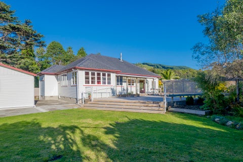 2 Main Road, Waikanae