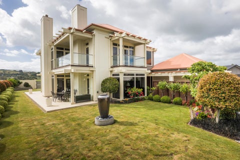 7 Fairway Grove, Hokowhitu, Palmerston North