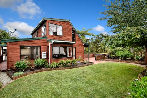2/21 Castaing Crescent, Te Atatū South, Auckland