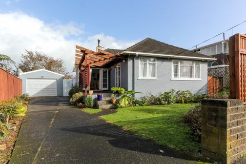10 Pembroke Street, Westown, New Plymouth