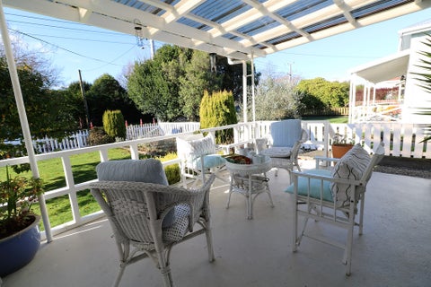 35 Clifton Avenue, Carterton