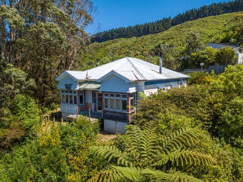 16 Westra View, Tawa, Wellington