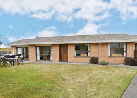 11A Mulberry Place, Redwood, Christchurch