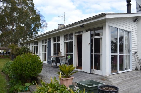 190 High Street South, Carterton
