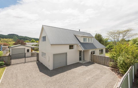 19 Harcourt Place, Wakefield