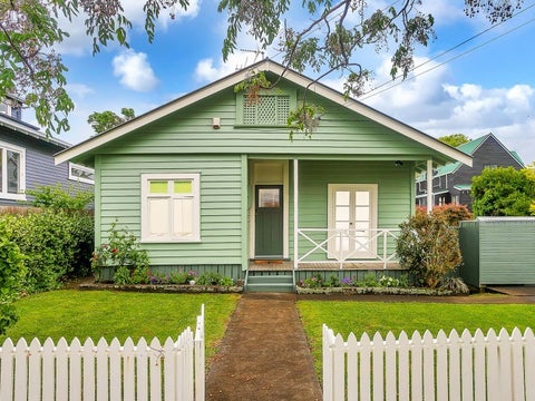 18 Oliver Street, Point Chevalier, Auckland