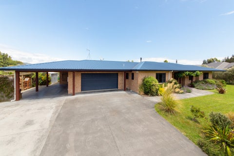 57 Waicola Drive, Fitzherbert, Palmerston North
