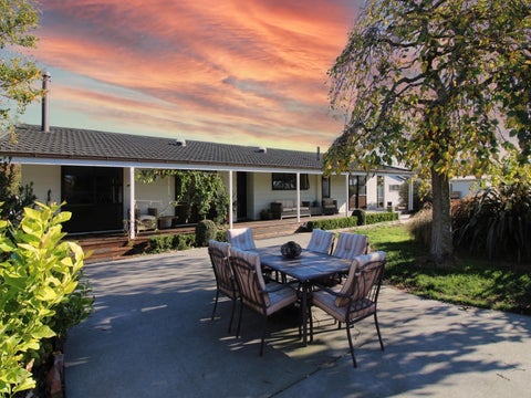 1 Carrington Drive, Carterton