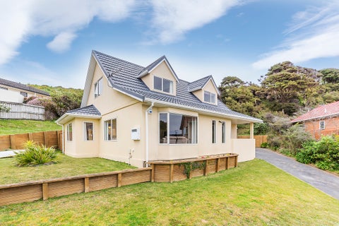 8 Pilot Lane, Whitby, Porirua