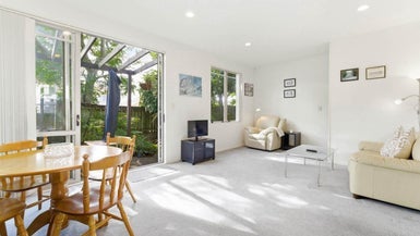 2/38 Fields Parade, Oteha, Auckland