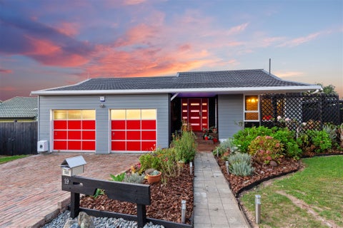 19 Mercury Way, Whitby, Porirua
