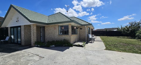 28 Robert Ross Place, Clendon Park, Auckland