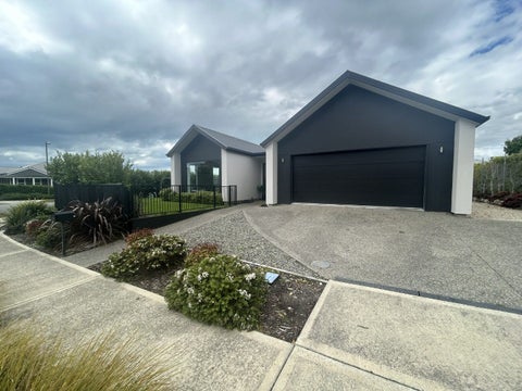 25 Sabine Drive, Richmond, Richmond