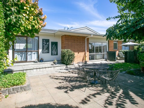 10 Woodstock Crescent, Leamington, Cambridge