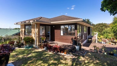 29 Pinewood Grove, Botany Downs, Auckland